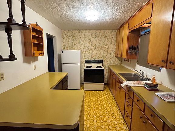 5th image of 601 160th Street S