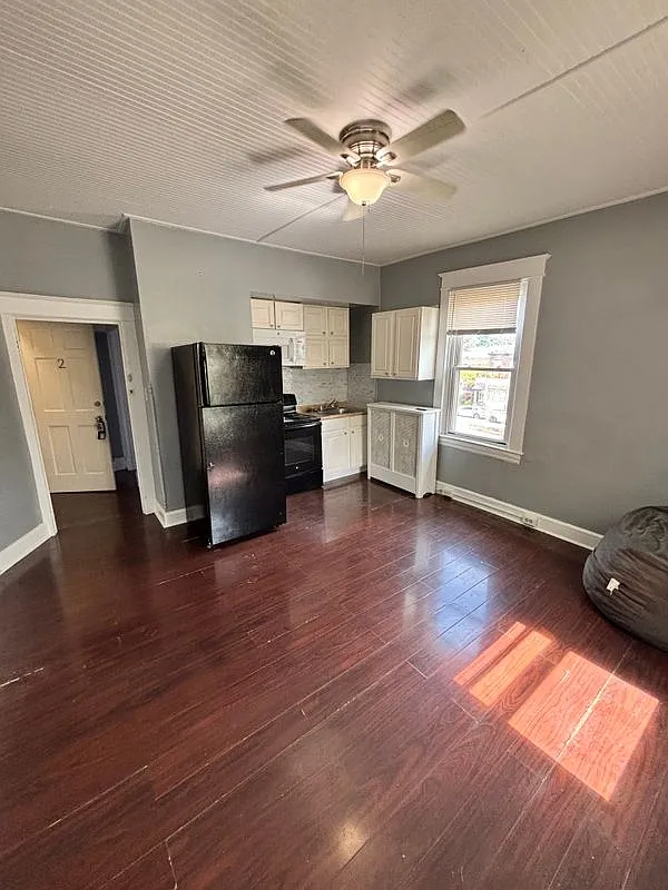 1 bed, 1.0 bath, 2106 sqft, $1,250 — Photo 1