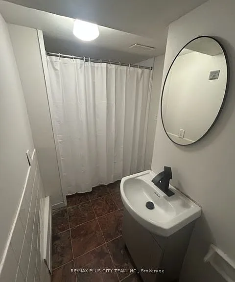 686 Sammon Ave #BASEMENT — Photo 16