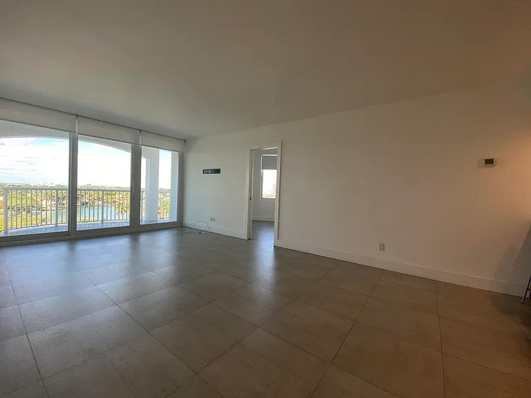 5401 Collins Ave #620 — Photo 13