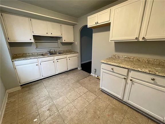 5th image of 3412 Laketon Rd