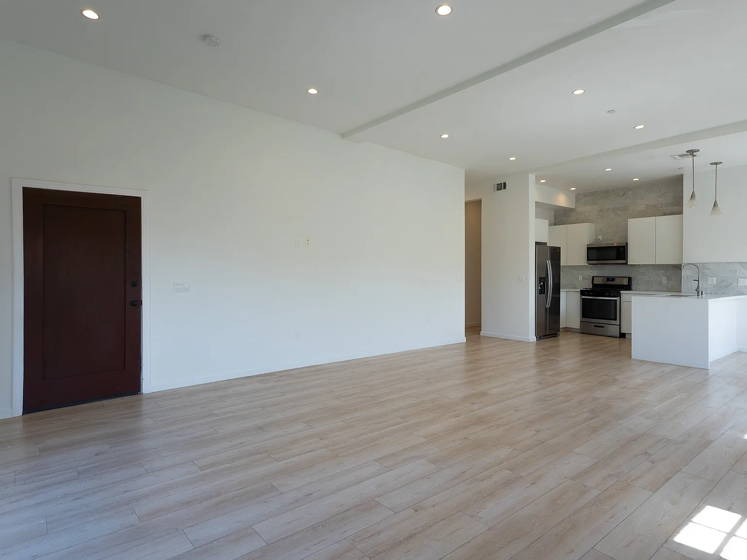 2 bed, 1400 sqft, $5,500 — Photo 4