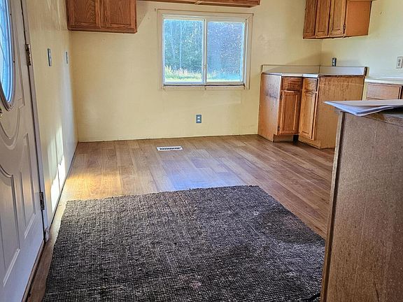3rd image of 10525 Green Ave