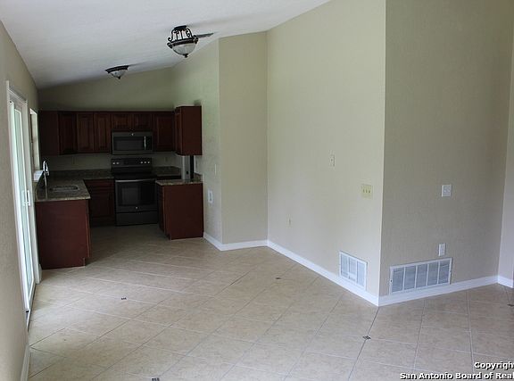 4th image of 4318 Stockdale St