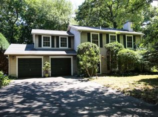 11 Simmons Rd, Barrington, RI 02806