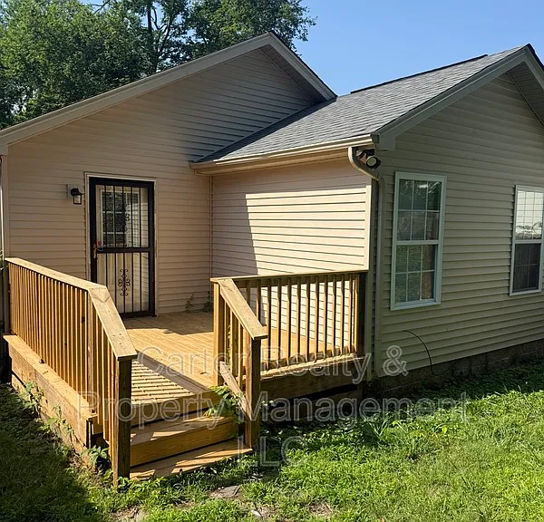 1812 Glade St — Photo 16
