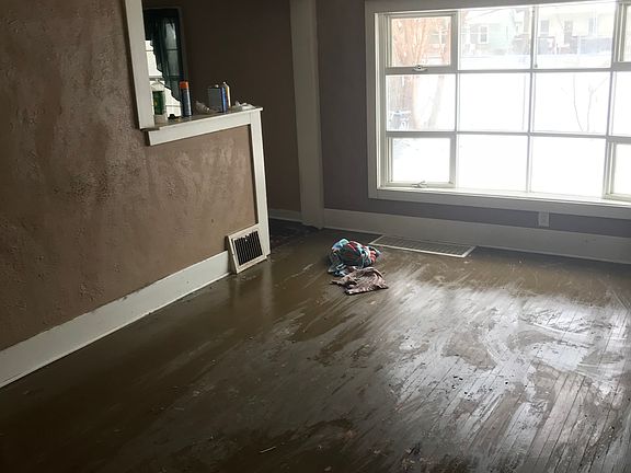 3rd image of 701 E Marietta Ave