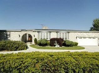 1220 Greenwood Rd, Glenview, IL 60025