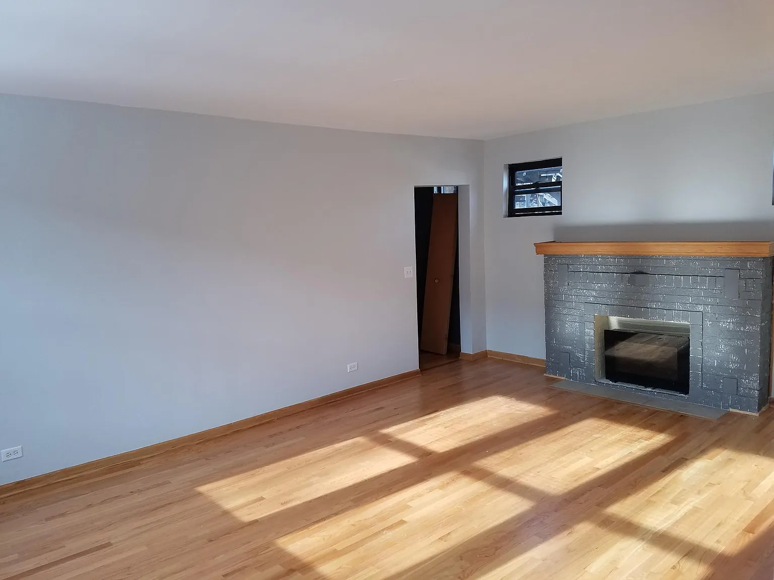 2 bed, 850 sqft, $2,100 — Photo 2