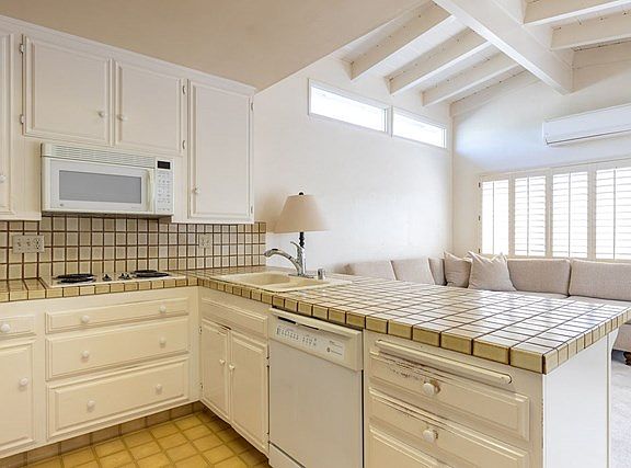 4th image of 940 Balboa Ave