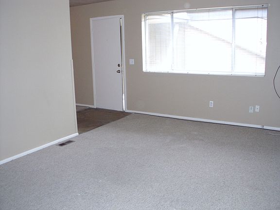 4th image of 128 E 5460 S APT 11