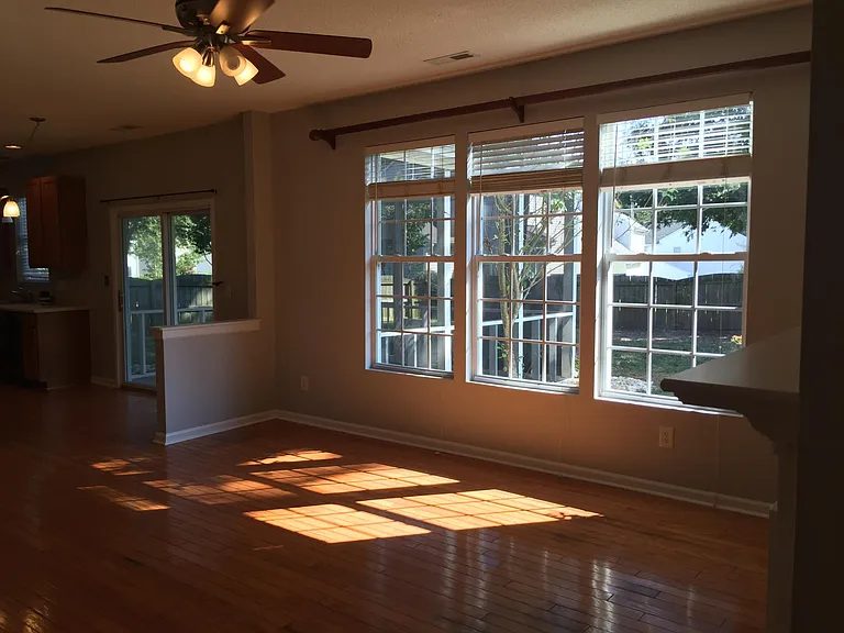 1004 Holly Meadow Dr — Photo 11