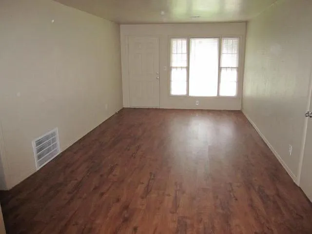 3 bed, 1350 sqft, $1,195 — Photo 2