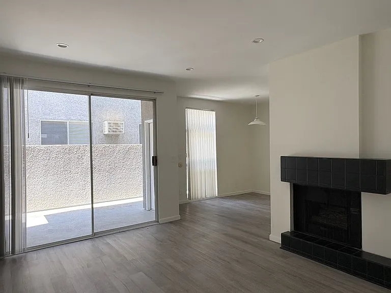 2481 S Corinth Ave — Photo 1