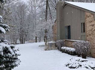 1762 Thomas Ct, Rochester Hills, MI 48309