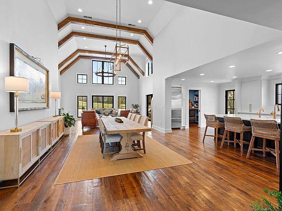 5th image of 3264 Southall Rd