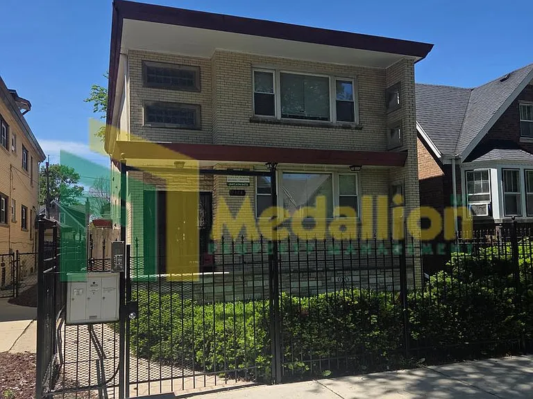 7154 S Francisco Ave — Photo 1