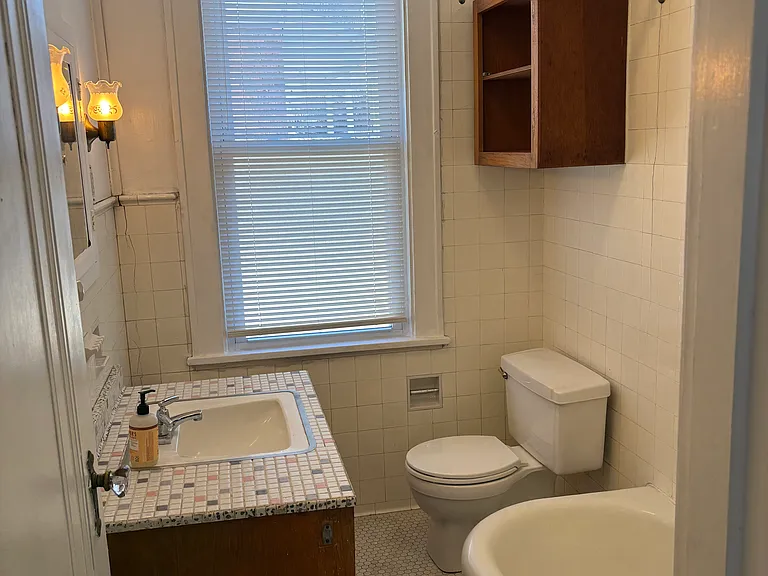 1400 Maple Ave #1 — Photo 10