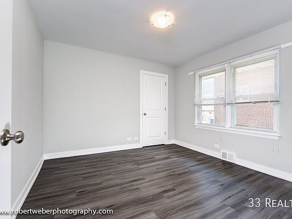 3rd image of 459 Oak St #3