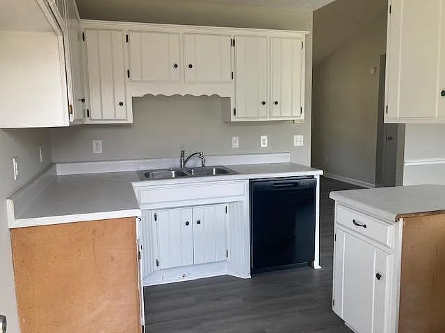 704 Seaton Ct — Photo 9