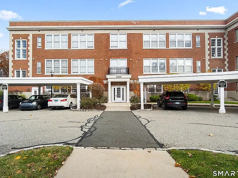 26 Schoolhouse Dr #204 — Photo 17