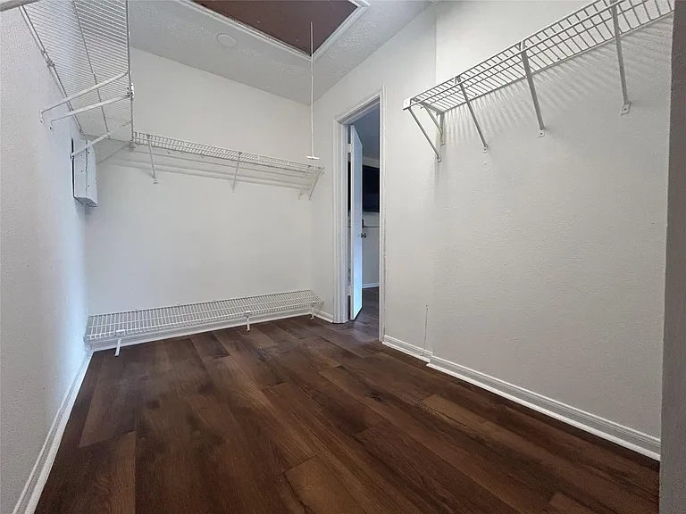 2456 Country Club Dr — Photo 20