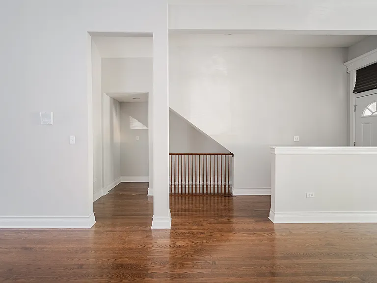 933 W Newport — Photo 11
