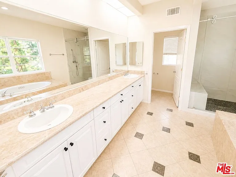 7371 Westcliff Dr — Photo 15