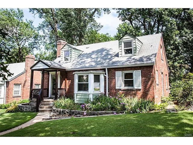 223 Newport Ave photo 1