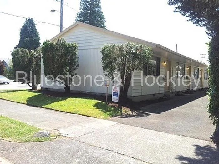 5730 SE Center St APT 01 photo 1