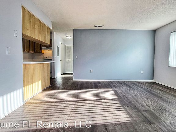 4th image of 1353 Westover St #103