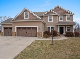 1208 White Oak Rd, Mahomet, IL 61853