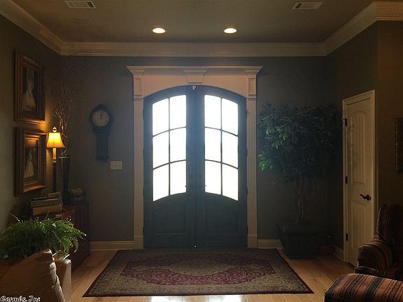 5th image of 2303 Lorraine Cir