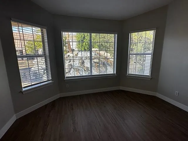 1410 W Crystal Spring Dr — Photo 13