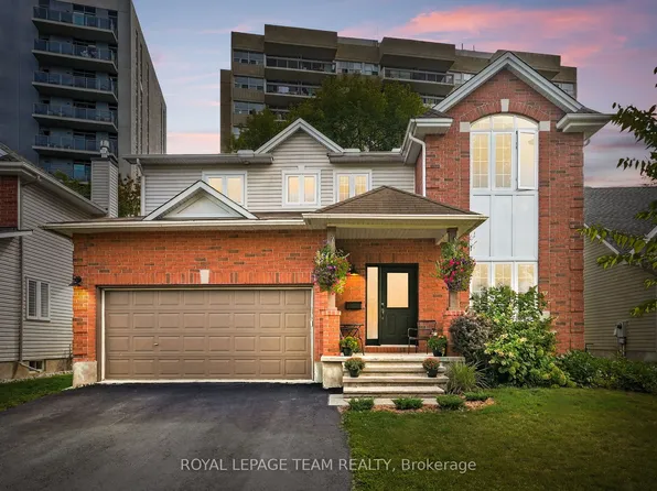 2122 Saunders Ave, Ottawa, ON K2A 4C7