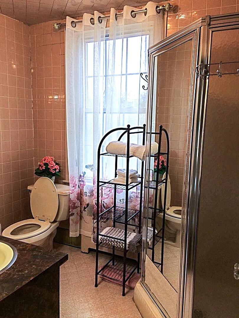 Woodbury Manor (1 hr - NYC) — Photo 2