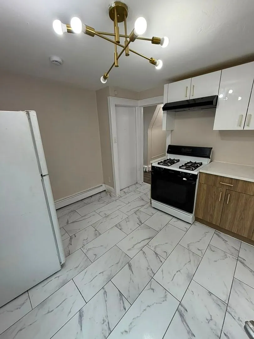 2 bed, 800 sqft, $1,699 — Photo 1