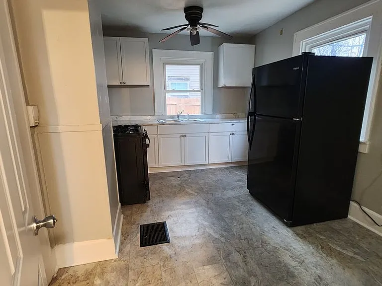 316 S Oakland Ave — Photo 10