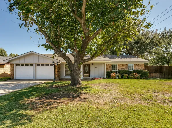 800 Prestwick St, Bedford, TX 76022