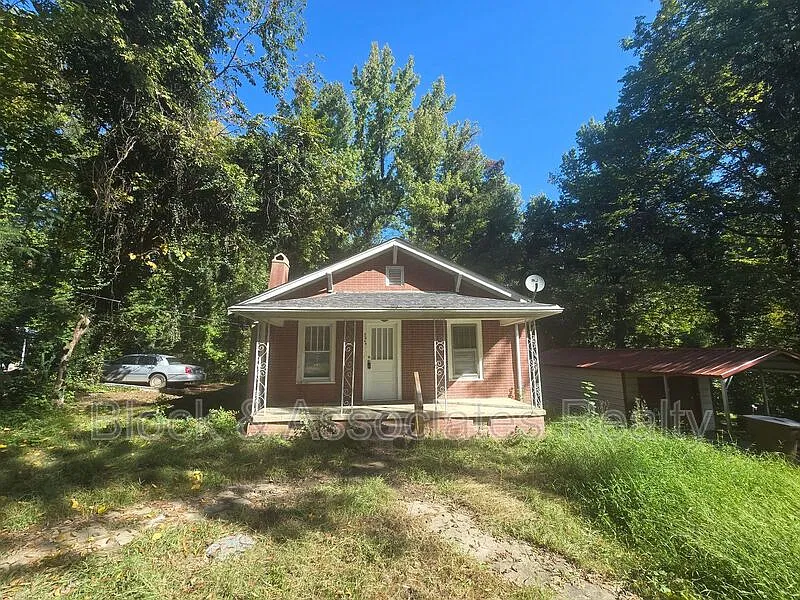2 bed, 1.0 bath, $995 — Photo 1