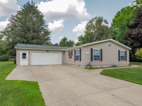 1566 Richards Dr, Allegan, MI 49010