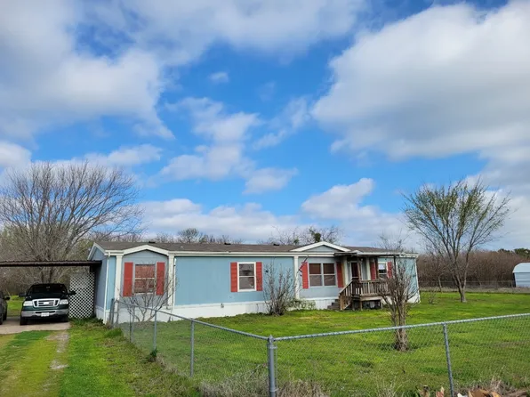 8775 Rodeo Dr, Terrell, TX 75160