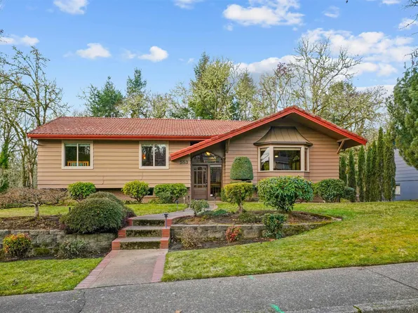 553 NW Douglas St, Dallas, OR 97338