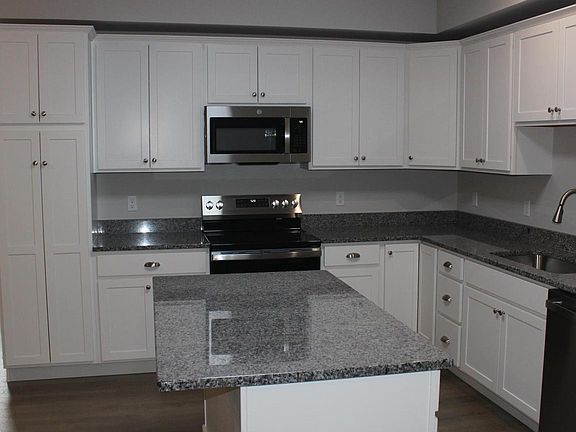 3rd image of 86 Hess Ave