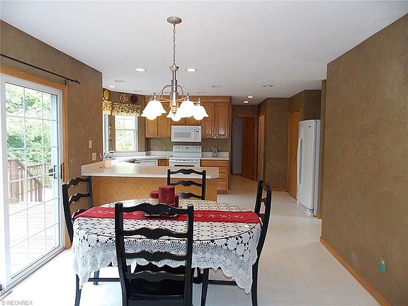 4th image of 485 Woodcrest Dr