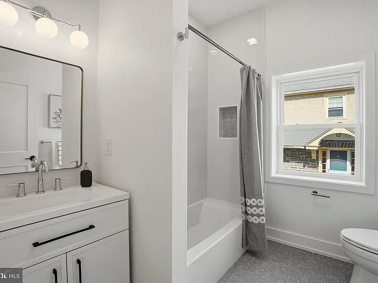 425 Grove Pl — Photo 23