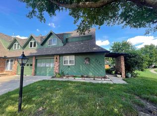 2936 SW Foxcroft 2 Ct, Topeka, KS 66614