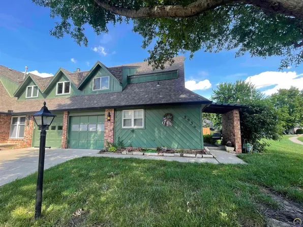 2936 SW Foxcroft 2 Ct, Topeka, KS 66614