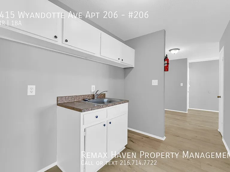 1415 Wyandotte Ave #206 — Photo 11