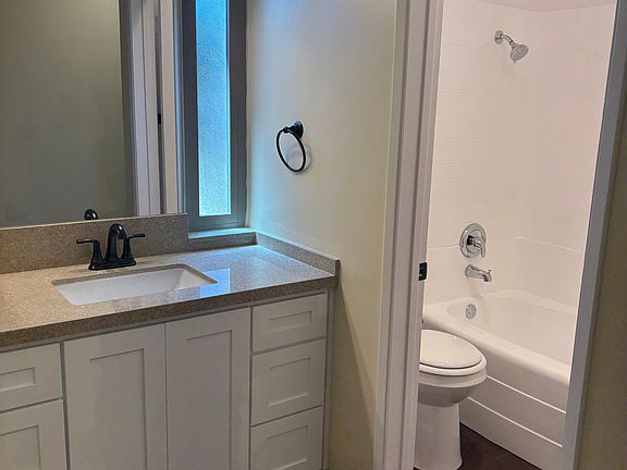 5th image of 370 Temple Ave APT 1